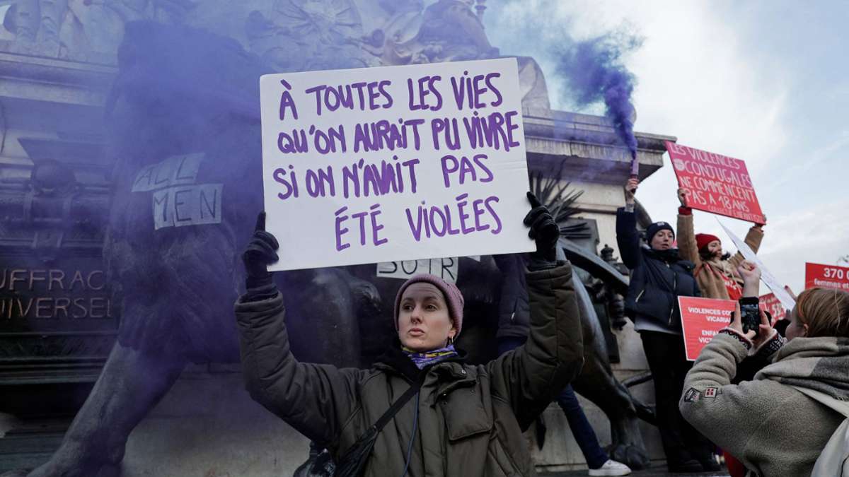 France : des milliers de personnes manifestent contre les violences sexuelles faites aux femmes