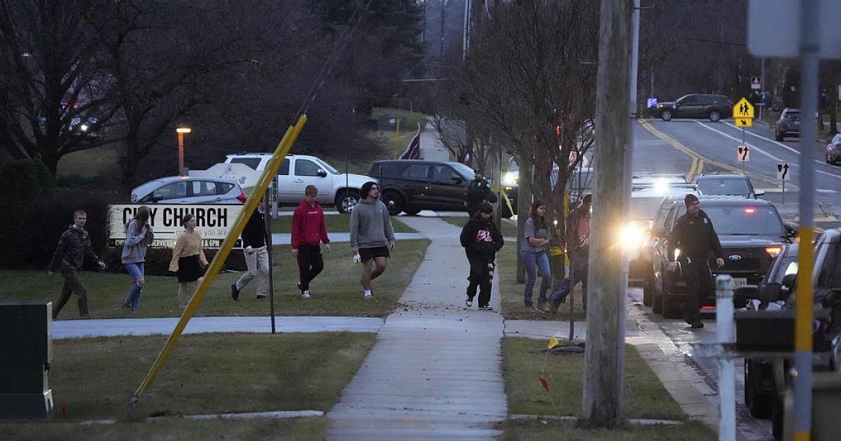 La police identifie le tireur d'une école du Wisconsin comme étant un étudiant de 15 ans