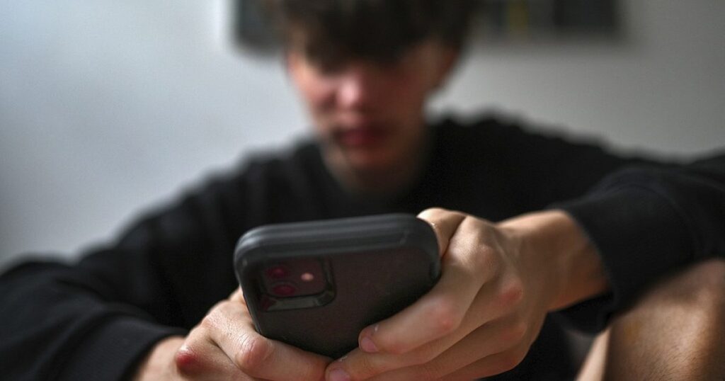 Une première loi australienne au monde destinée à éloigner les enfants des réseaux sociaux