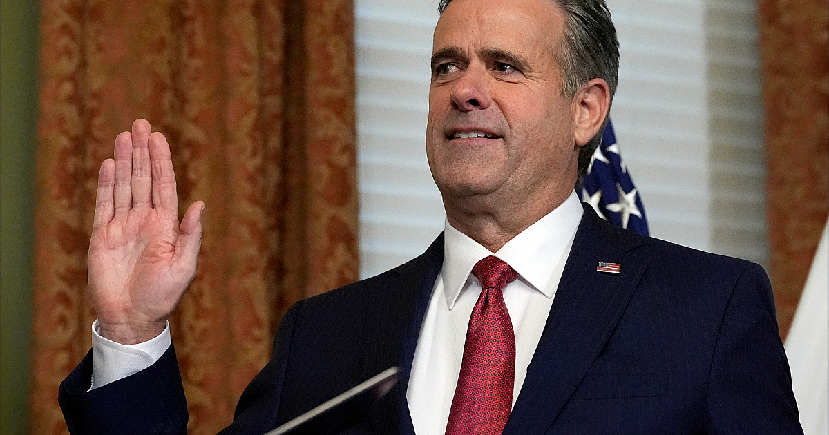 Ancien directeur du renseignement, membre du Congrès sous la CIA