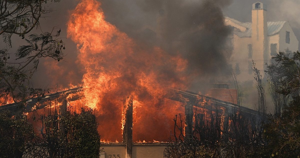 De nouveaux incendies se déclarent autour de Los Angeles alors que l'approvisionnement en eau de la ville diminue
