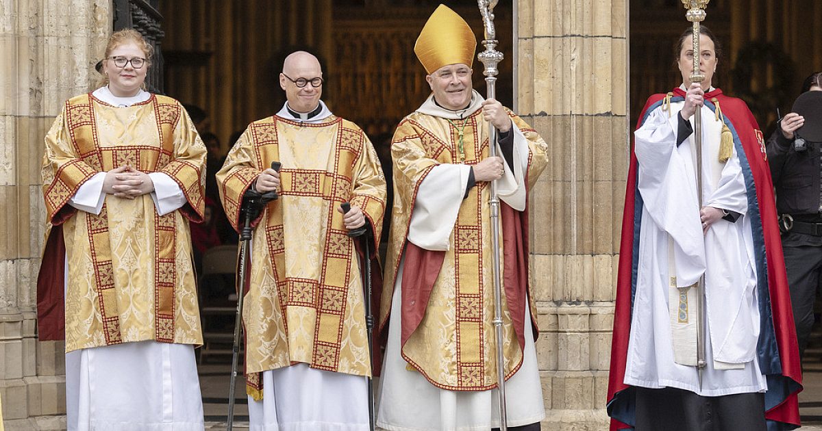 L'archevêque d'York vante de nouvelles garanties alors que l'archevêque de Cantorbéry quitte ses fonctions