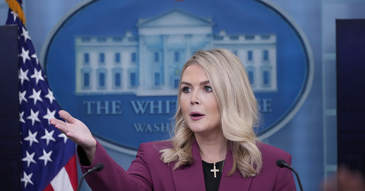 Le plus jeune secrétaire de presse de la Maison Blanche fait ses débuts