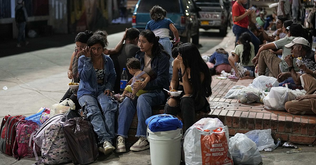 Les insurgés colombiens tuent des dizaines de personnes et déclenchent des évacuations massives