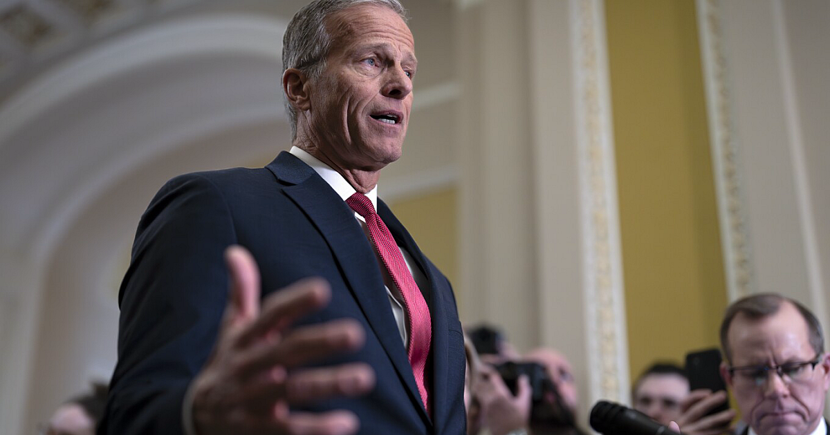 Le GOP Senators passe le cadre budgétaire pendant la session de nuit