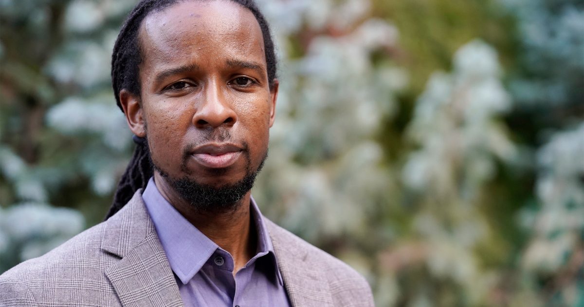 Le procès conteste les restrictions de l'État sur la théorie critique de la race dans les écoles