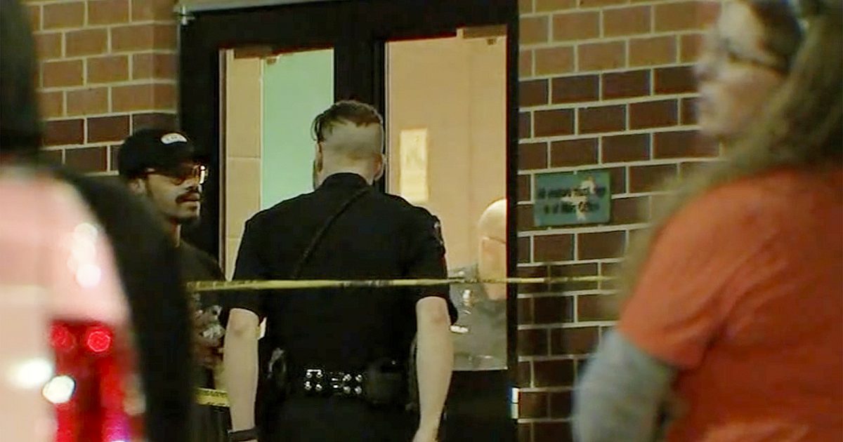 Le suspect âgé a abordé lors de la fusillade lors de la compétition du Texas Band