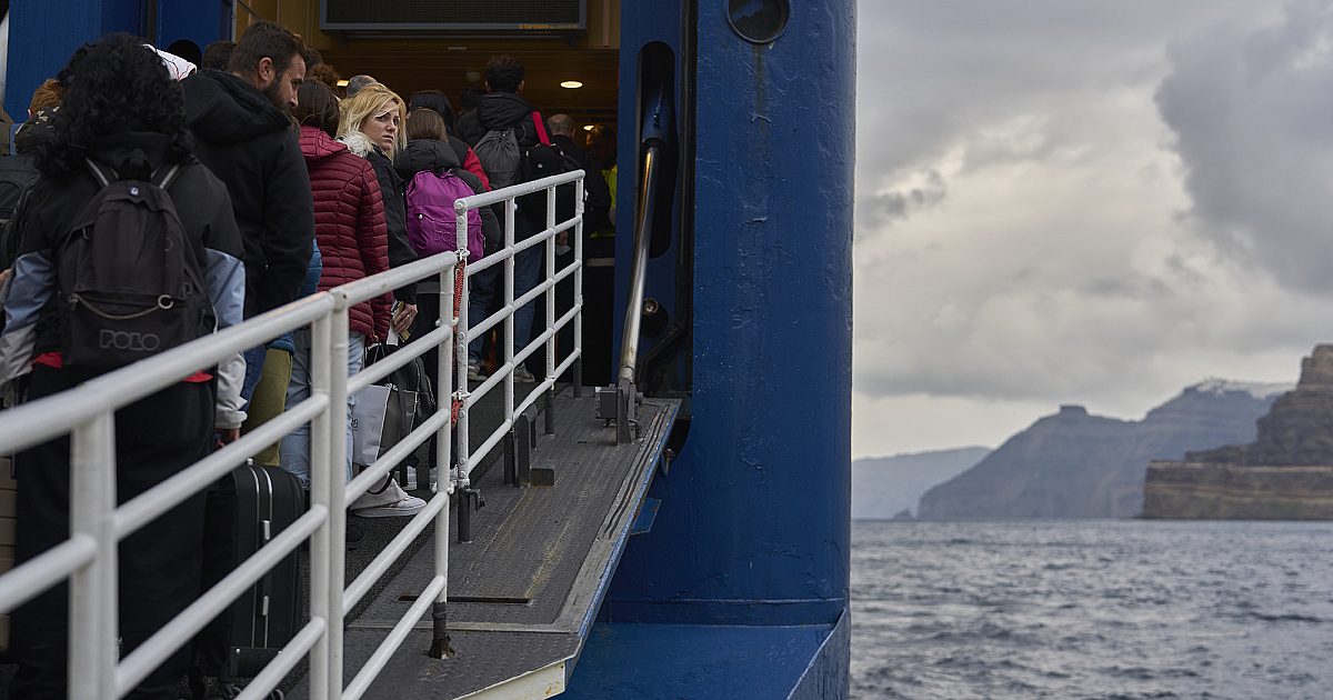 Les insulaires grecs évacuent au milieu des tremblements de terre consécutifs
