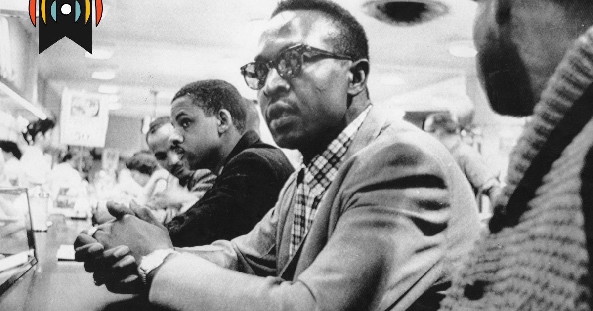 Livre d'histoire: se tenir debout en s'asseyant