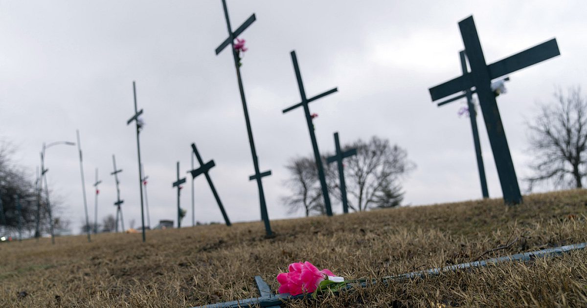 Plus de 40 corps tirés de Potomac, certaines victimes ont identifié