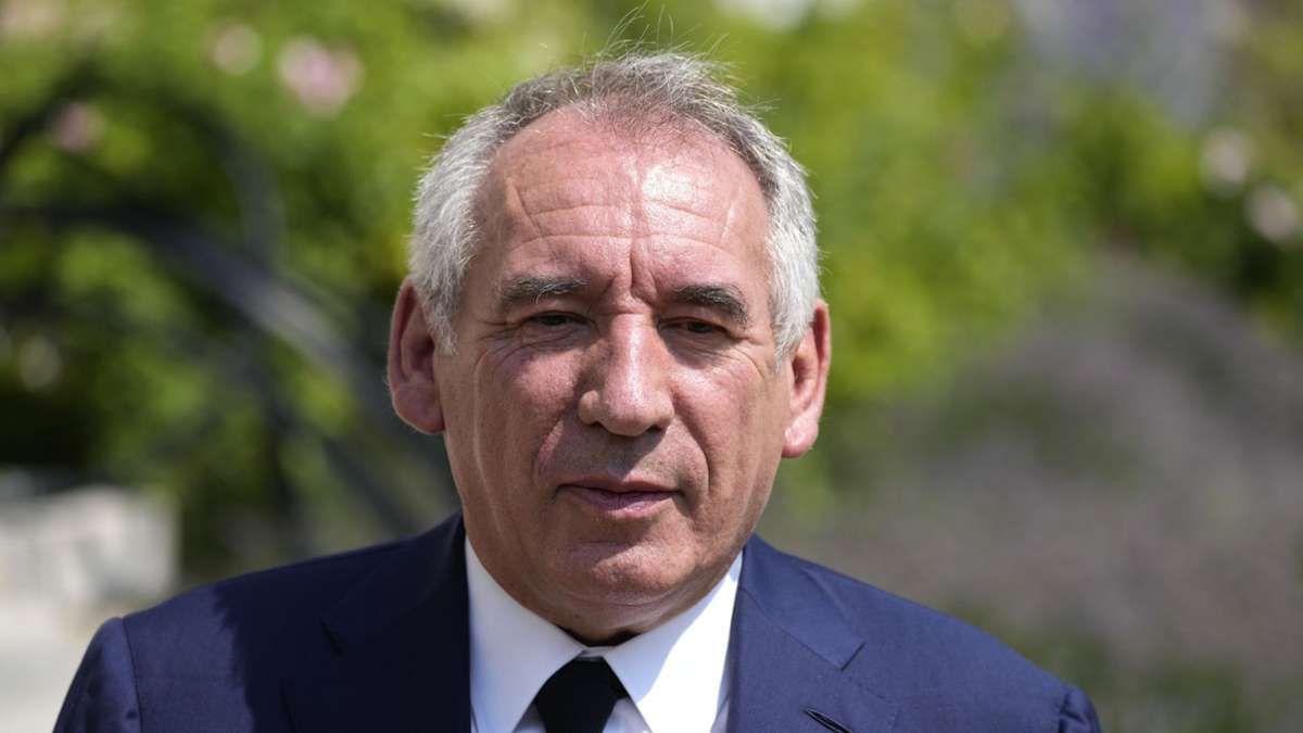 Risque de vote de non-confiance: le Premier ministre français presse le ménage à la Chambre basse