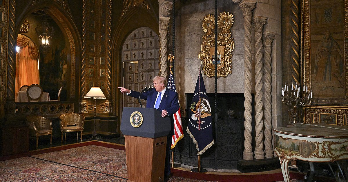 Trump flotte de lourds tarifs sur la médecine, les voitures, l'électronique