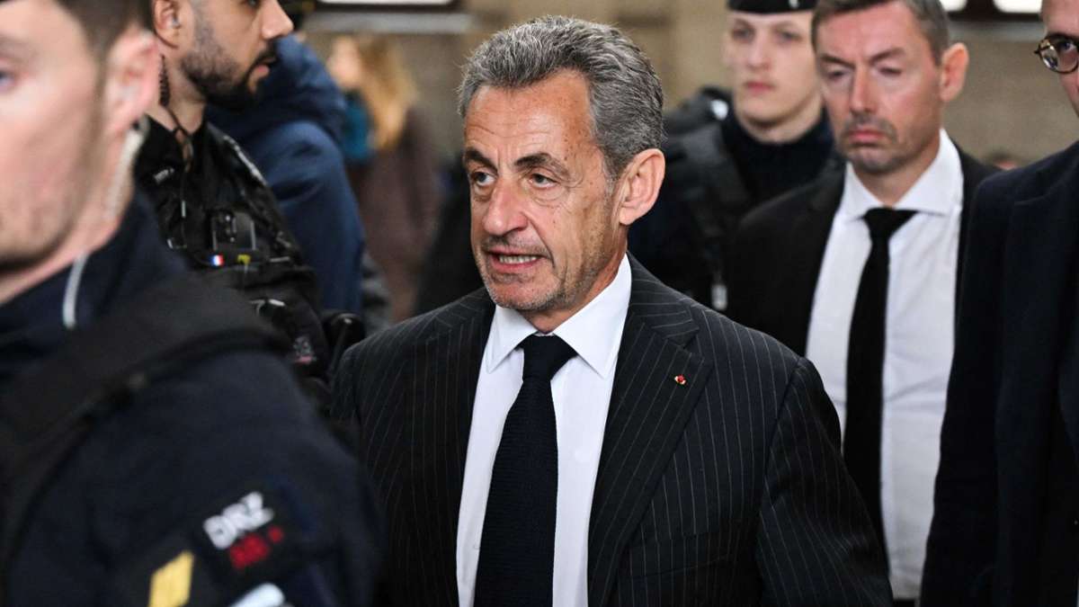 En raison du financement illégal de campagnes: les accusations exigent sept ans de prison pour l'ex-président français Sarkozy