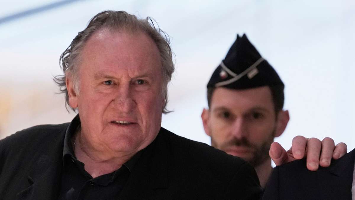 France: le processus de natation contre le film Star Depardieu a commencé