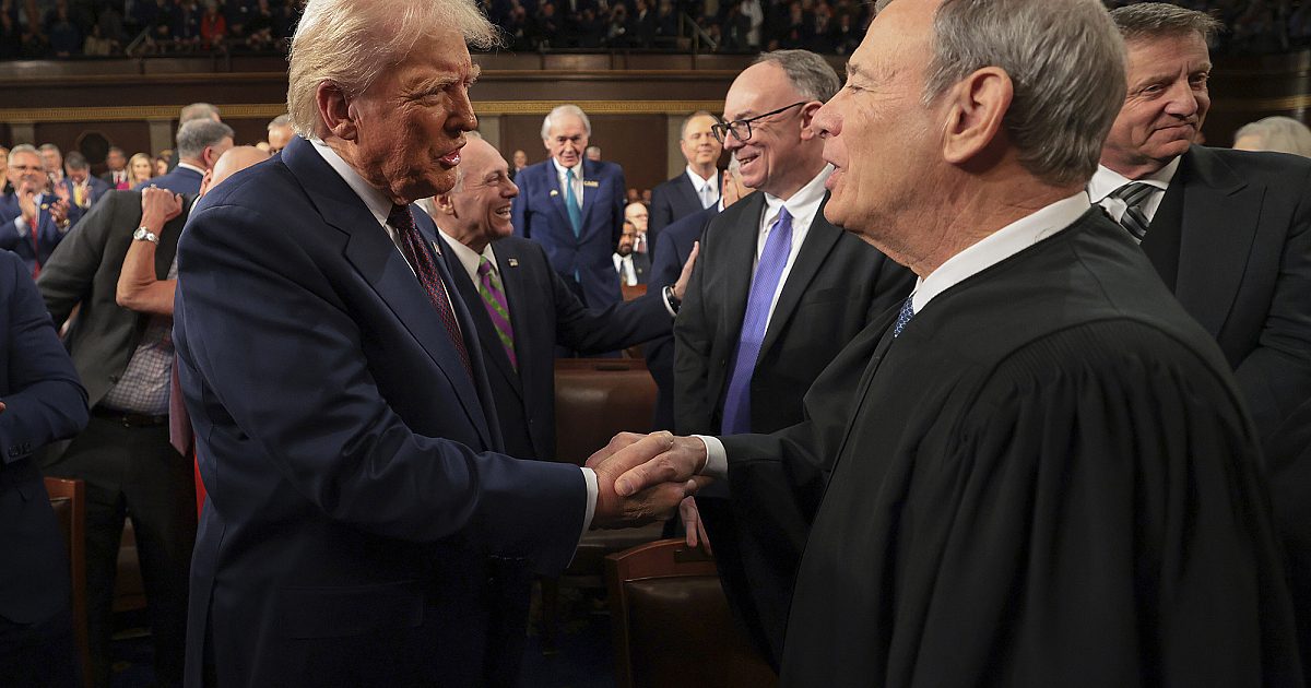 Le juge en chef de SCOTUS répond à l'appel de Trump à la mise en accusation du juge de district