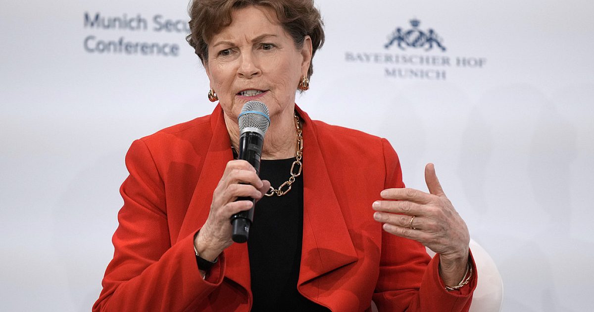 Le sénateur Jeanne Shaheen annonce la décision de ne pas demander une réélection