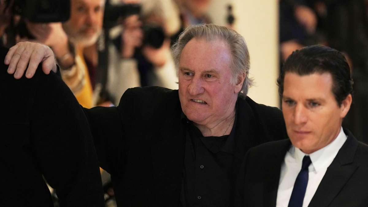 Processus: Cour au lieu de toile: processus de naturalisation contre Depardieu