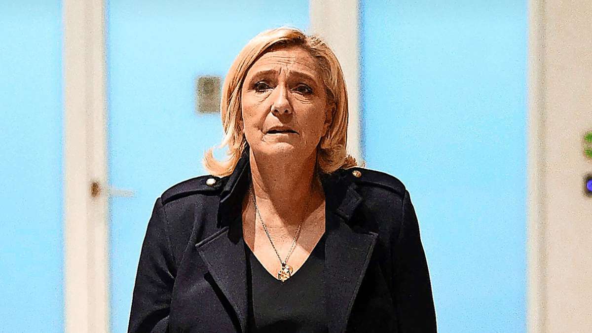 Processus pour l'emploi apparent des assistants de l'UE: Le Pen pourrait coûter aux élections