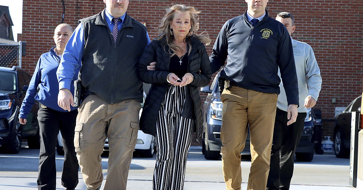 Stepmom enfermé, son fils maltraité pendant 20 ans, dit la police