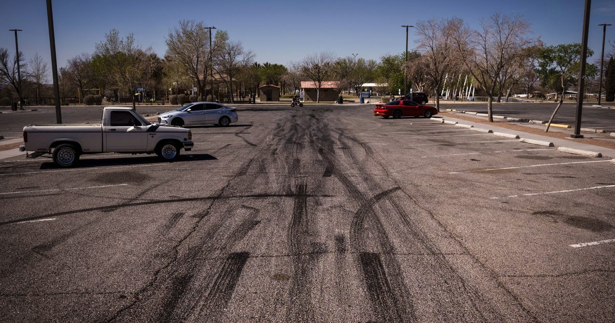 Trois tués, 15 blessés dans le tir au New Mexico Park