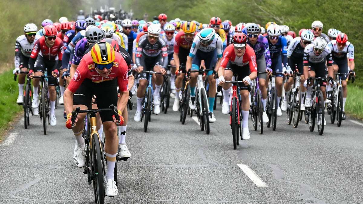 122. Classic Paris-Roubaix: Après la chute du Malryâtre de Pogacar: Triple pour van der Poel