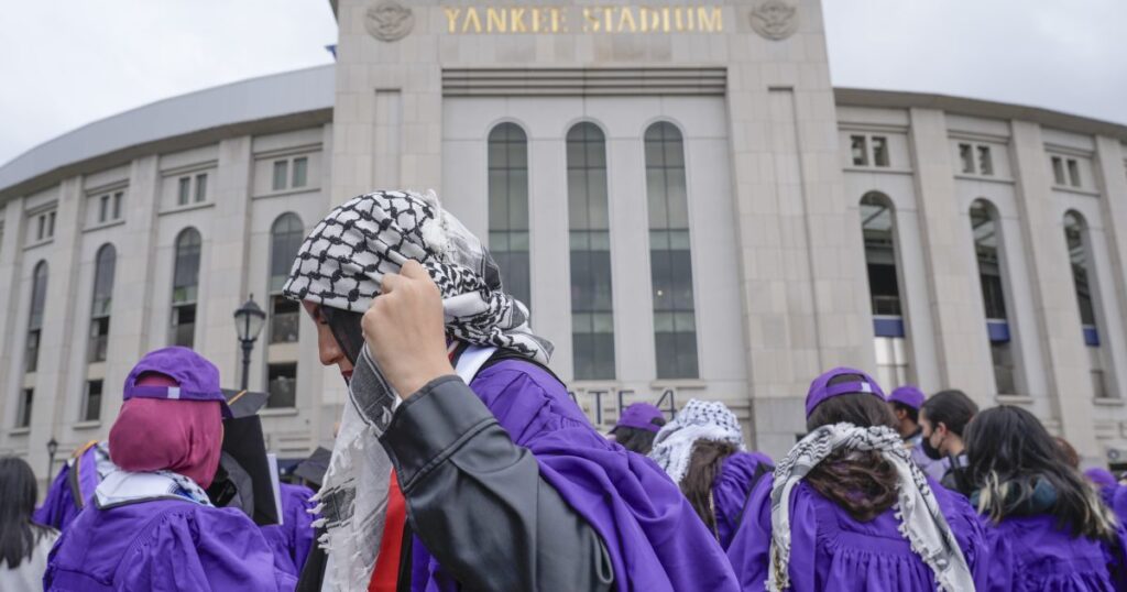 NYU retient le diplôme d'étudiant pour discours surprise sur Gaza