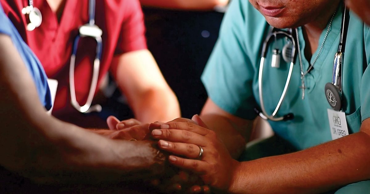 Suivre Hippocrate Backstory | Sur la guérison, la foi et les missions médicales