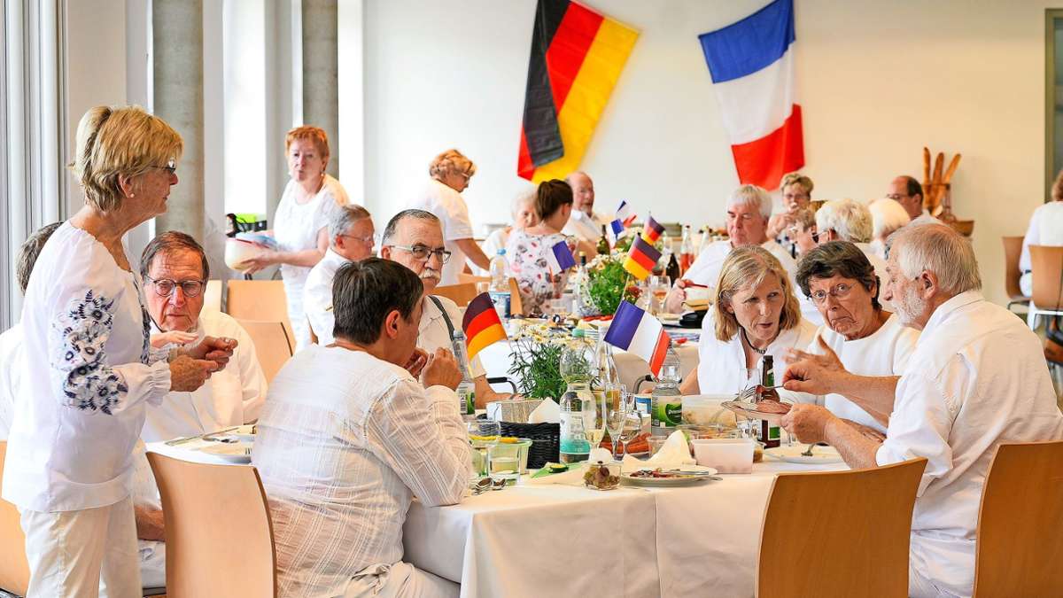 Diner en Blanc à Weissach: Sur l'amitié! Un dîner en blanc
