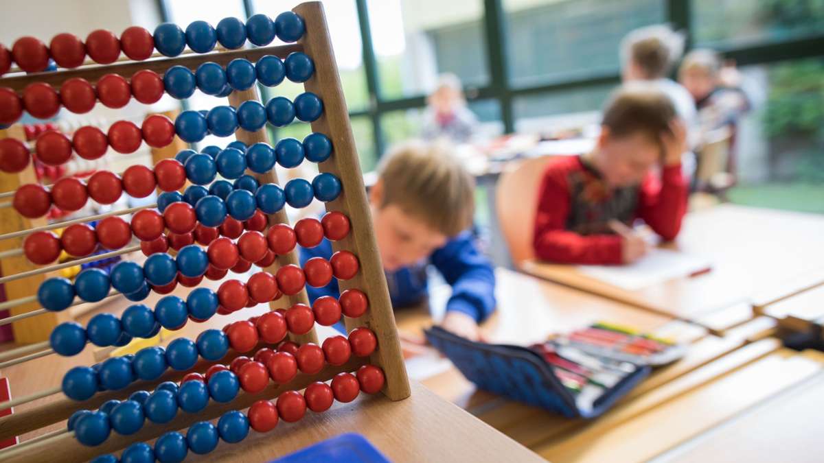 Influence sur l'arithmétique: les garçons ne sont meilleurs en mathématiques que les filles après le début de l'école