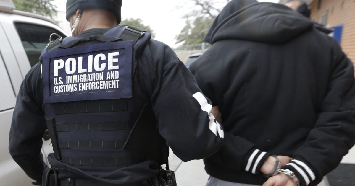 Les shérifs du Texas pour coopérer avec ICE Une nouvelle loi de l'État oblige la police locale à aider à arrêter les immigrants illégaux