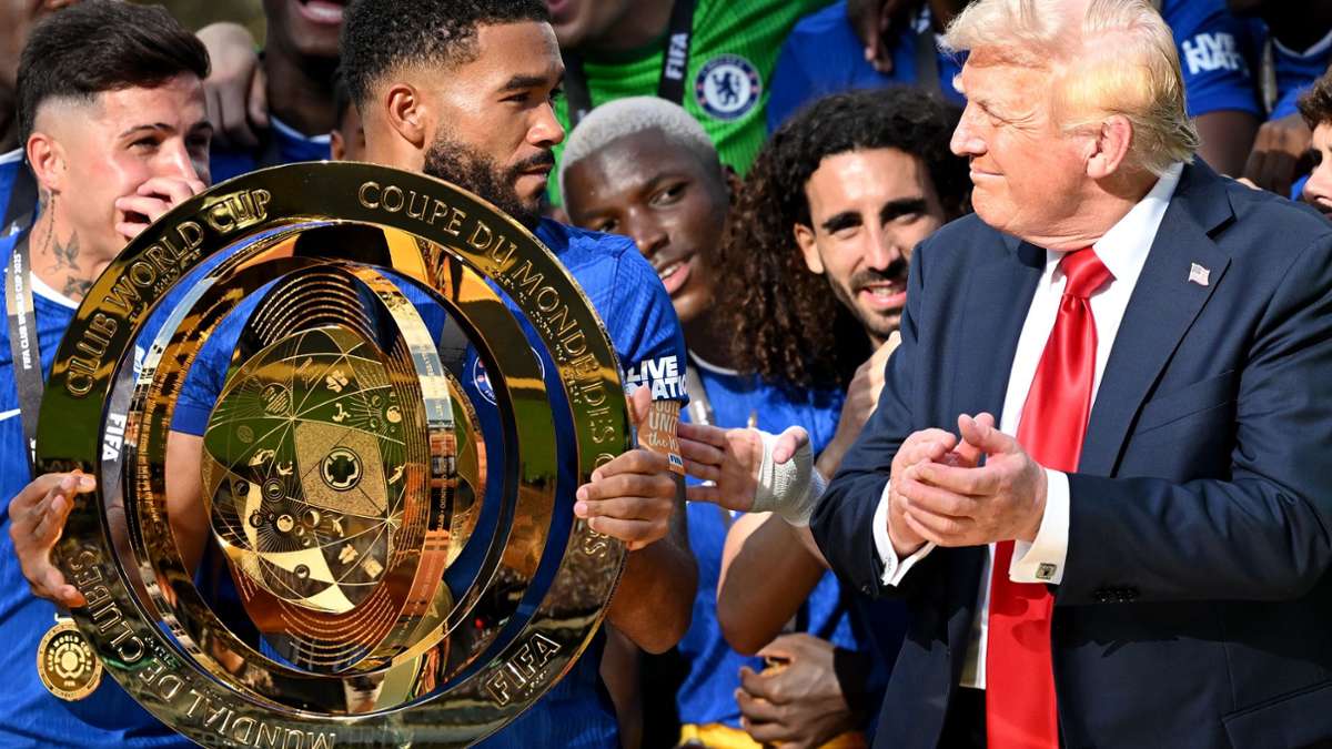 Football: Trump irrite les champions de Chelsea sur le podium vainqueur