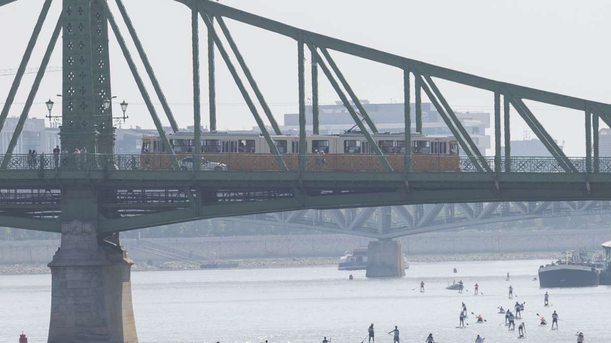 Natation dans les grandes villes: Paris saute dans la Seine: Bathing de la rivière dans les métropoles d'Europe