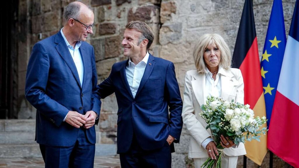 Consultations gouvernementales: Merz rencontre Macron - Ministrel malgré la crise politique à Paris