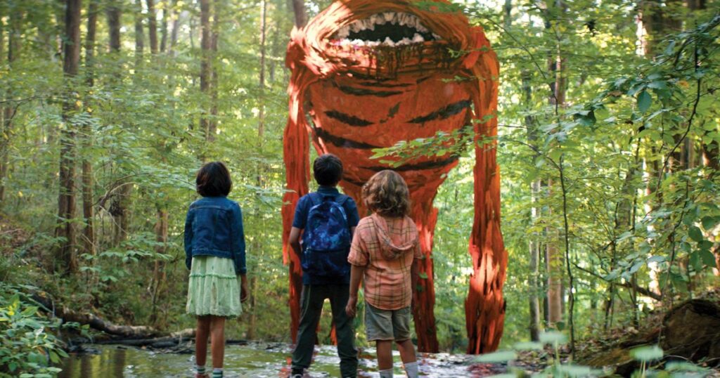 Film de croquis | Des créatures effrayantes se profilent dans un drame réconfortant sur une famille aimante traitant du chagrin