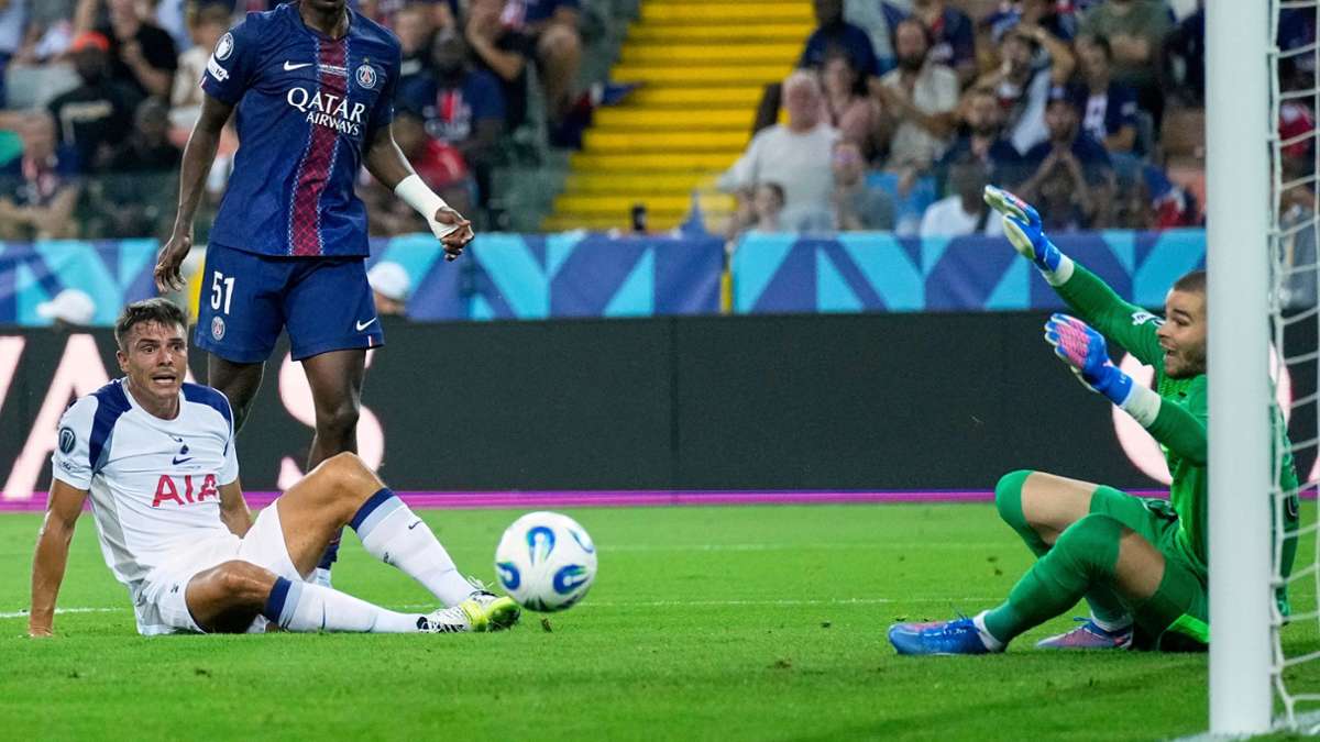 Football international: le nouveau gardien de but de Paris Patzt: le PSG gagne toujours Supercup