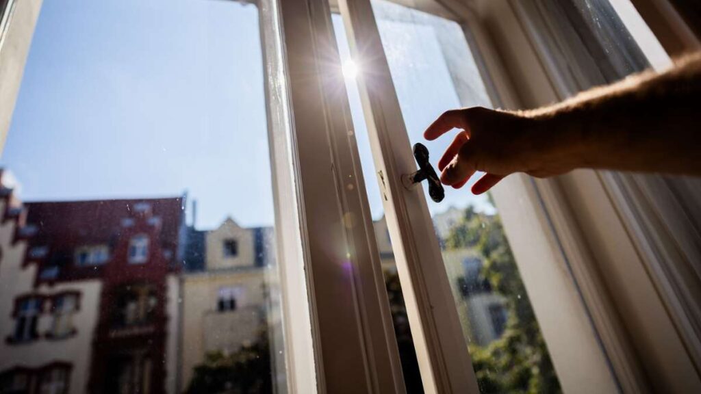 Pollution de l'air: Étude: les gens respirent des dizaines de milliers de pièces microplastiques