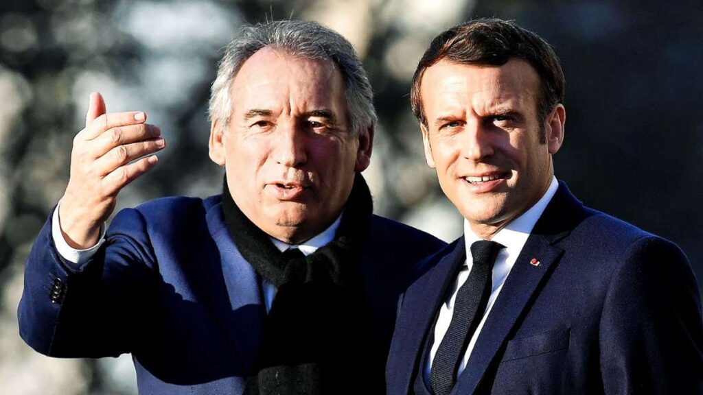 Protestes en France: Macron commence l'évasion vers l'avant