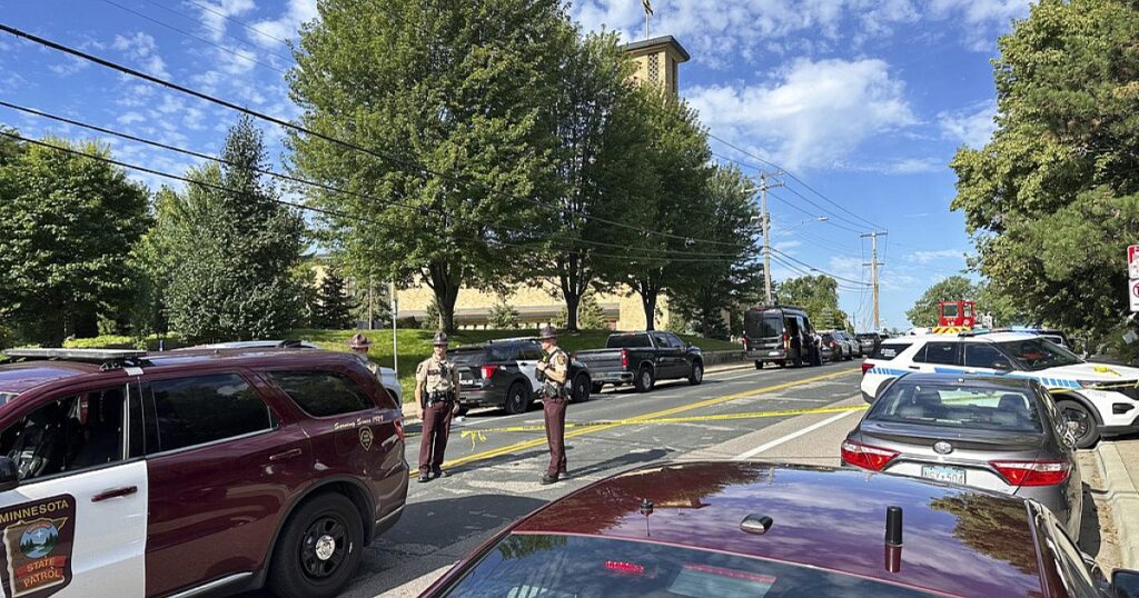 Le FBI enquête sur la fusillade de l'école de Minneapolis comme crime de haine contre les catholiques