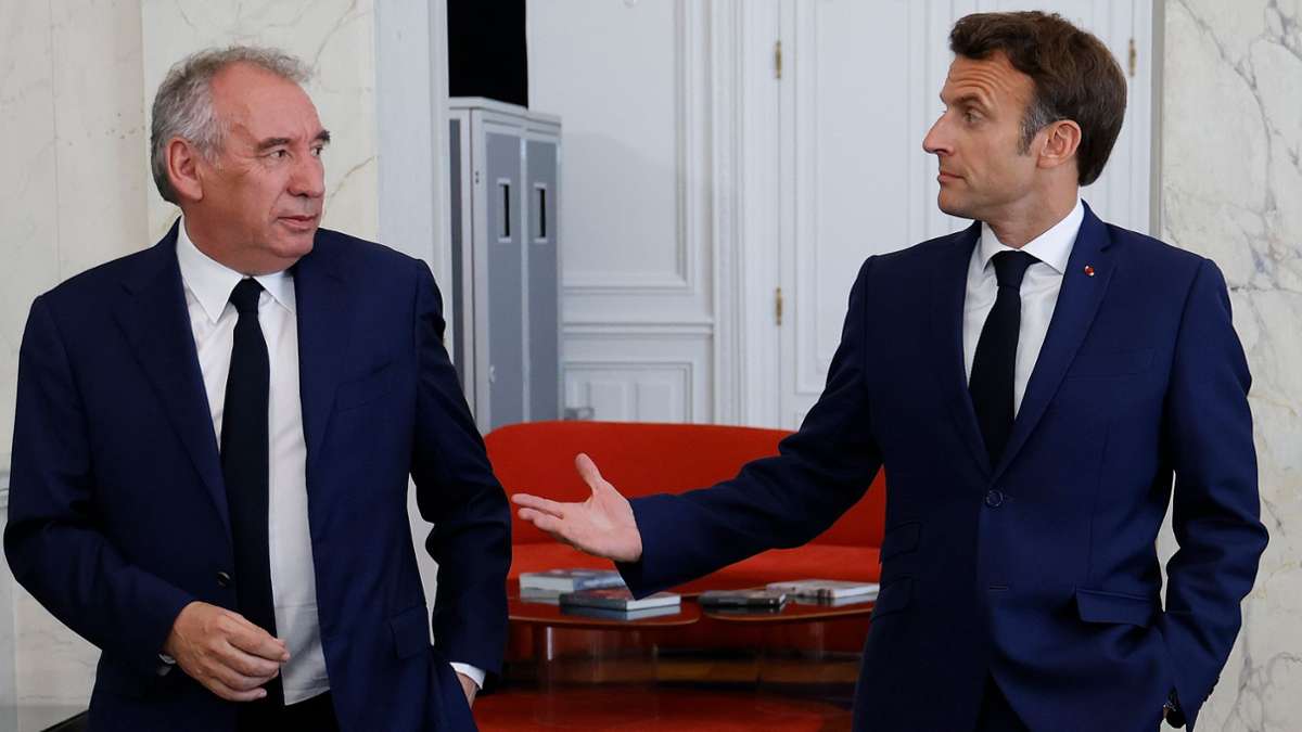 Crise politique à Paris: Question de confiance: tomber avec une annonce pour le gouvernement français?