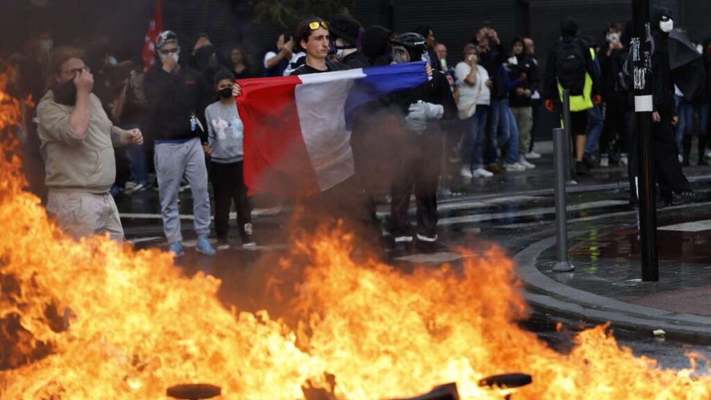 Le nouveau Premier ministre demande un changement: des manifestations en France lorsque le LeCornu est inauguré