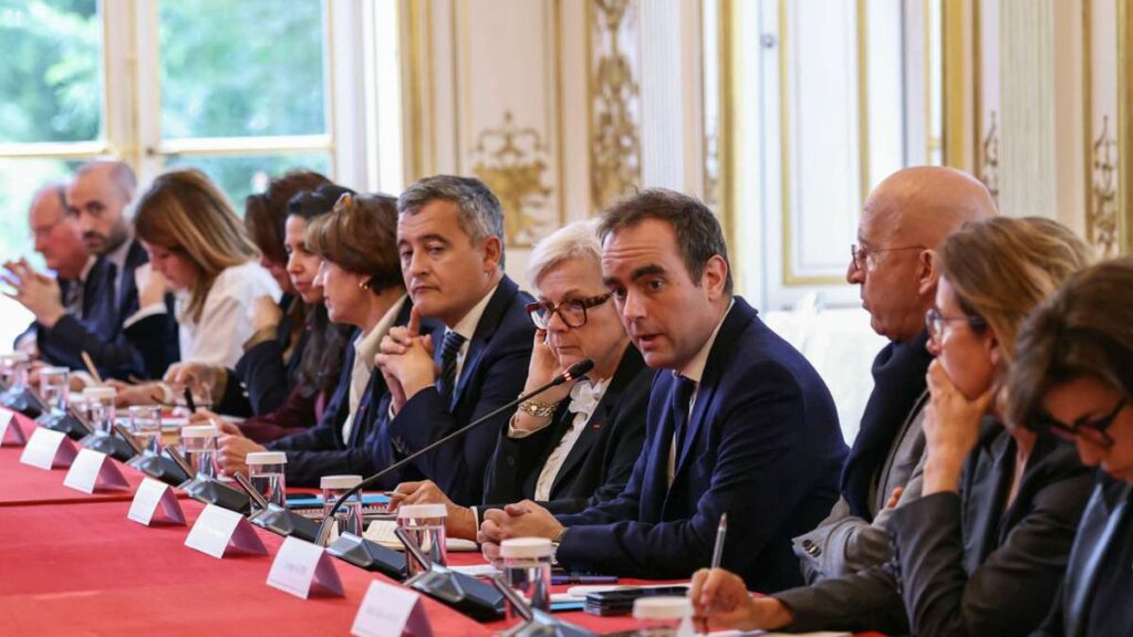 Budget d'austérité controversé : le nouveau gouvernement français : économiser environ 30 milliards d'euros en 2026