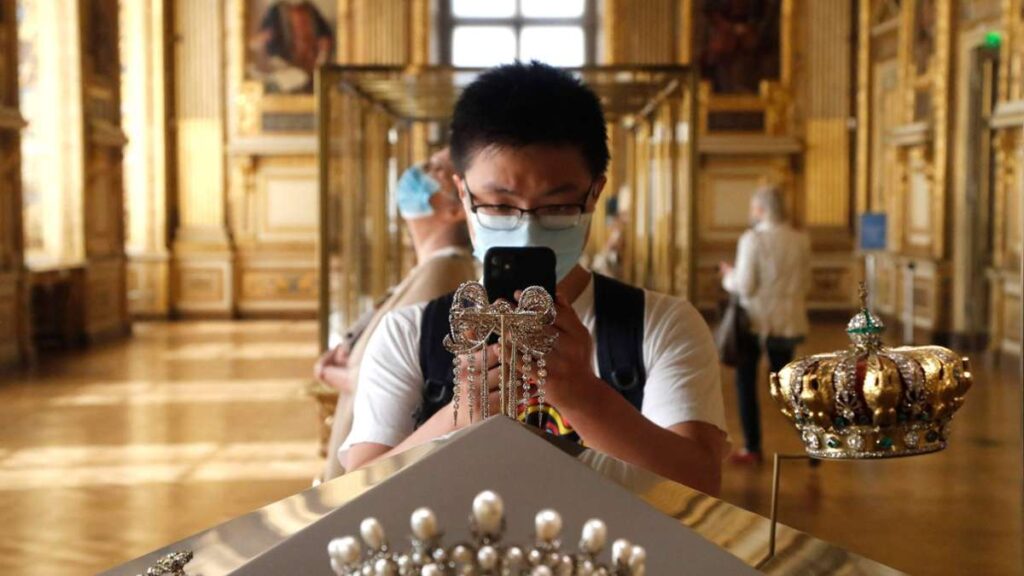 Crime : Débat sécuritaire : Comment un cambriolage au Louvre a-t-il été possible ?