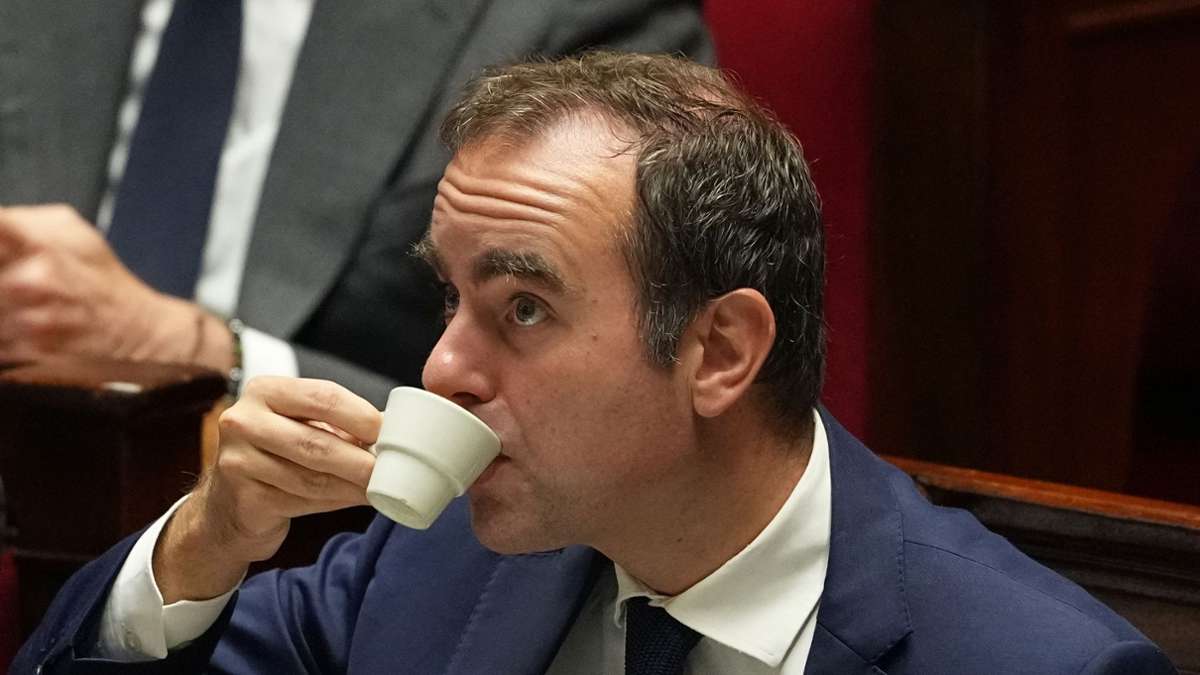 Crise politique intérieure : la chute du gouvernement français évitée
