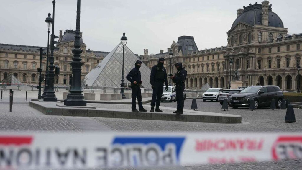 Raid au Louvre à Paris : les enquêteurs identifient le crime organisé derrière le coup d'État du Louvre