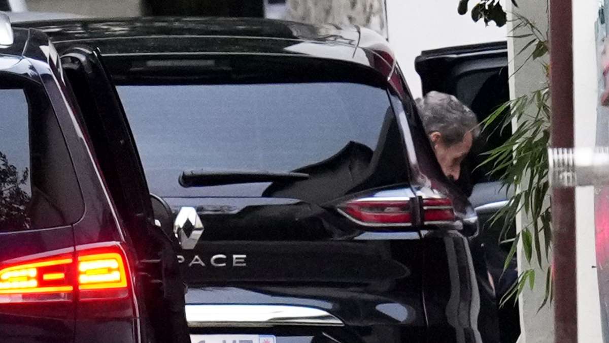 France : l’ancien président Sarkozy sort de prison sous conditions