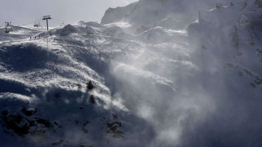 France/Suisse : des avalanches tuent cinq skieurs dans les Alpes