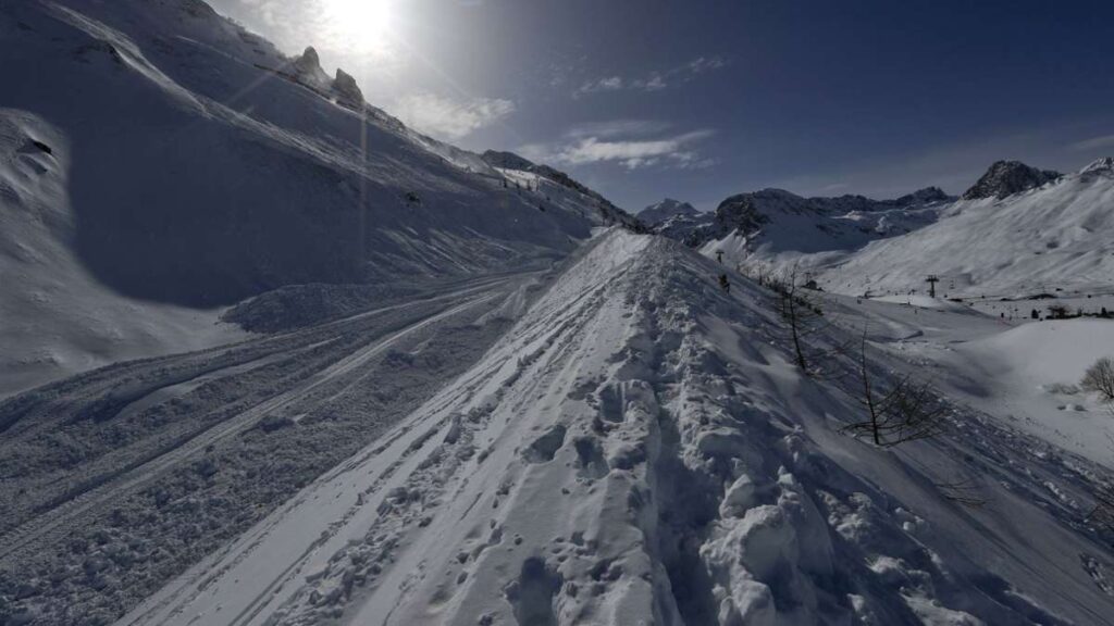 Niveau d'alerte relevé : plusieurs morts dans deux avalanches dans les Alpes françaises