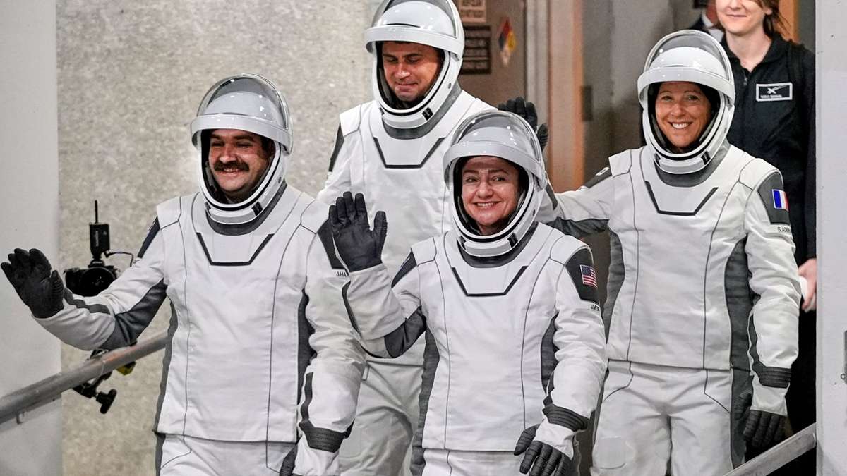 Recherche sur la station spatiale : quatre astronautes sont arrivés à l'ISS avec Crew Dragon