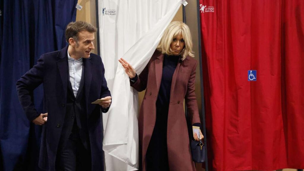 Test d'humeur à l'échelle nationale : la droite et la gauche font état de leurs succès aux élections locales en France