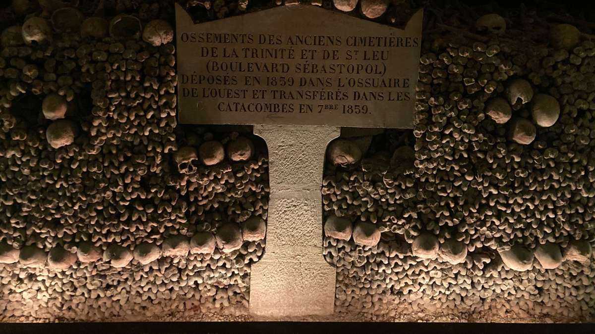 Catacombes : Paris : Le plus grand cimetière souterrain du monde rouvre